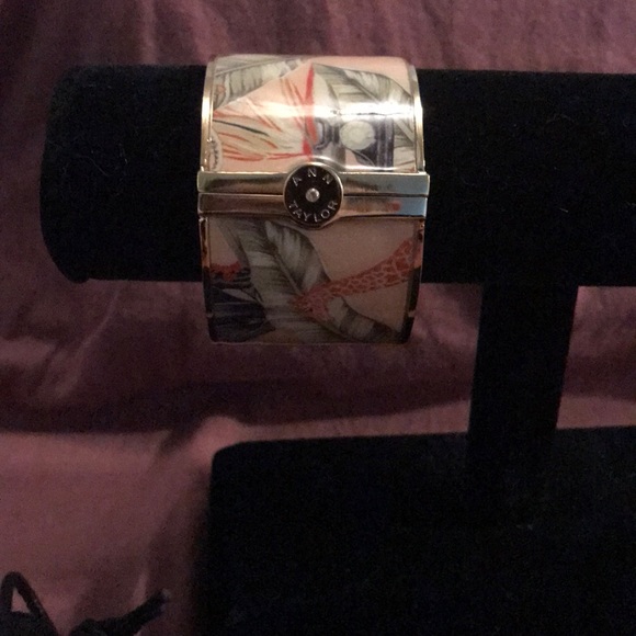 SOLD Ann Taylor bracelet - Picture 2 of 7